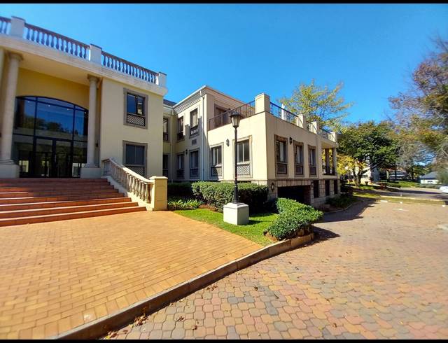 702M² OFFICE TO LET IN BRYANSTON